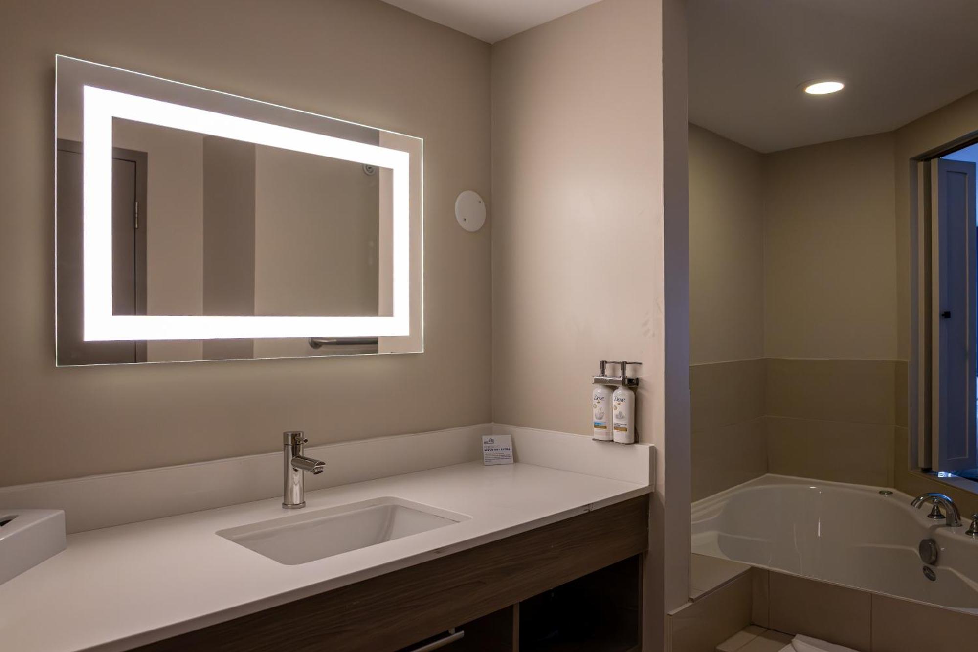 Holiday Inn Express Hotel & Suites Brockville By Ihg Eksteriør bilde