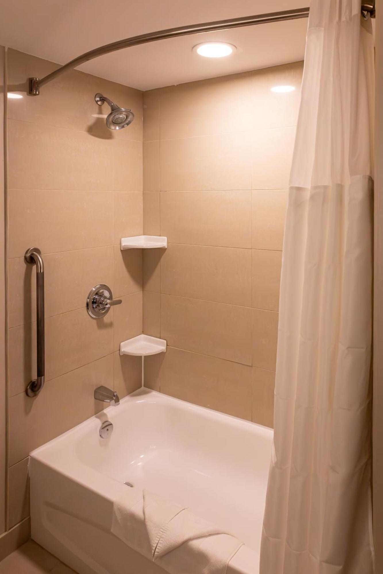 Holiday Inn Express Hotel & Suites Brockville By Ihg Eksteriør bilde